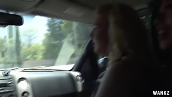 Mogna Kvinnor Engagerar Sig I En Vild Foursome.