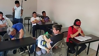 墨西哥业余青少年以学生为主题的成人电影制作