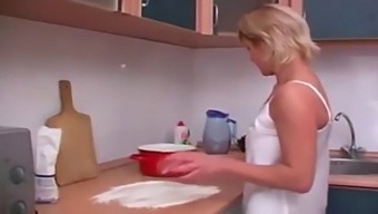 Η Ώριμη Ρωσίδα Milf Επιδίδεται Σε Απαγορευμένη Συνάντηση Στην Κάμερα Με Ένα Μη Οικογενειακό Μέλος