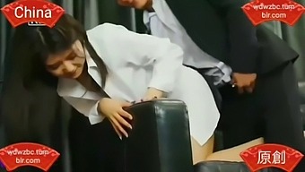 Người Mẫu Châu Á Cho Footjob Và Ballbusting