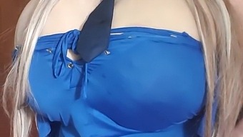 奴隷が小さなペニスの屈辱で彼らの親密な部分を屈辱的に体験する