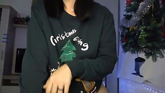 Üvey Kız Kardeş Anna'Nın Xmas Hediyesi: Ateşli Seks Ve Oral Creampie