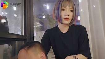 Nie Xiaoqians Ville Reise I "Runaway Brothers And Sisters" Domestic Av