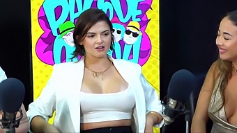 Verleidelijke Tiener Met Sexy Borsten Keert Terug In Een Video - White Fairy