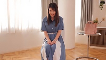 Samomi Narushima的第一部色情电影:已婚女人的旅程