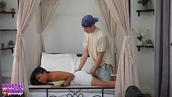 Các Bà Mẹ Trưởng Thành Và Mập Mạp Nghỉ Ngơi Với Con Trai Kế Của Họ